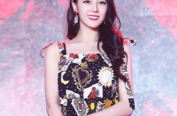 高冷伤感吊带御姐壁纸,高冷吊带壁纸下的情感独白